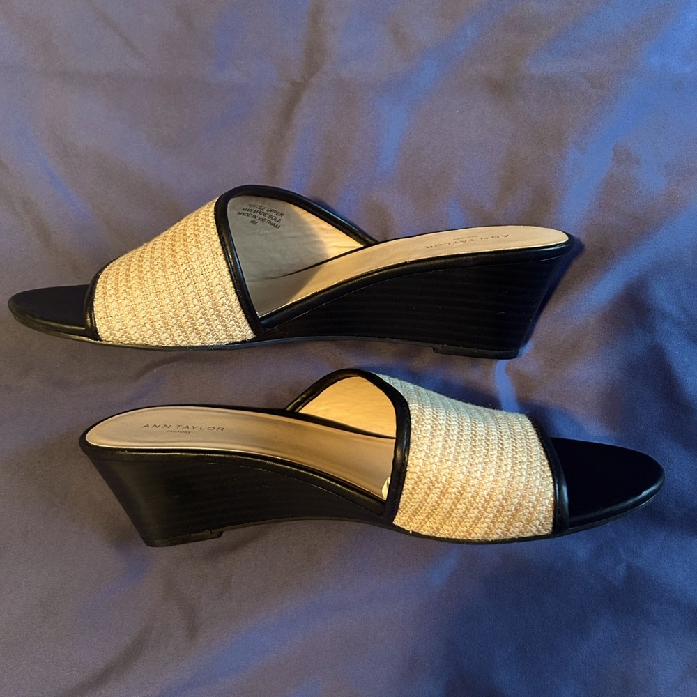 Ann Tayloror Sandals size 9 . New